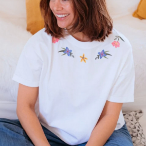 Screenshot 2026-04-22 at 20-20-35 Celia Heavy-Weight T-Shirt - White Flower Chain – Sugarhill Brighton